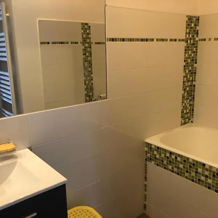 Grande Maison Familiale, Calme, Tranquille, 900 M De La Nyaraló *